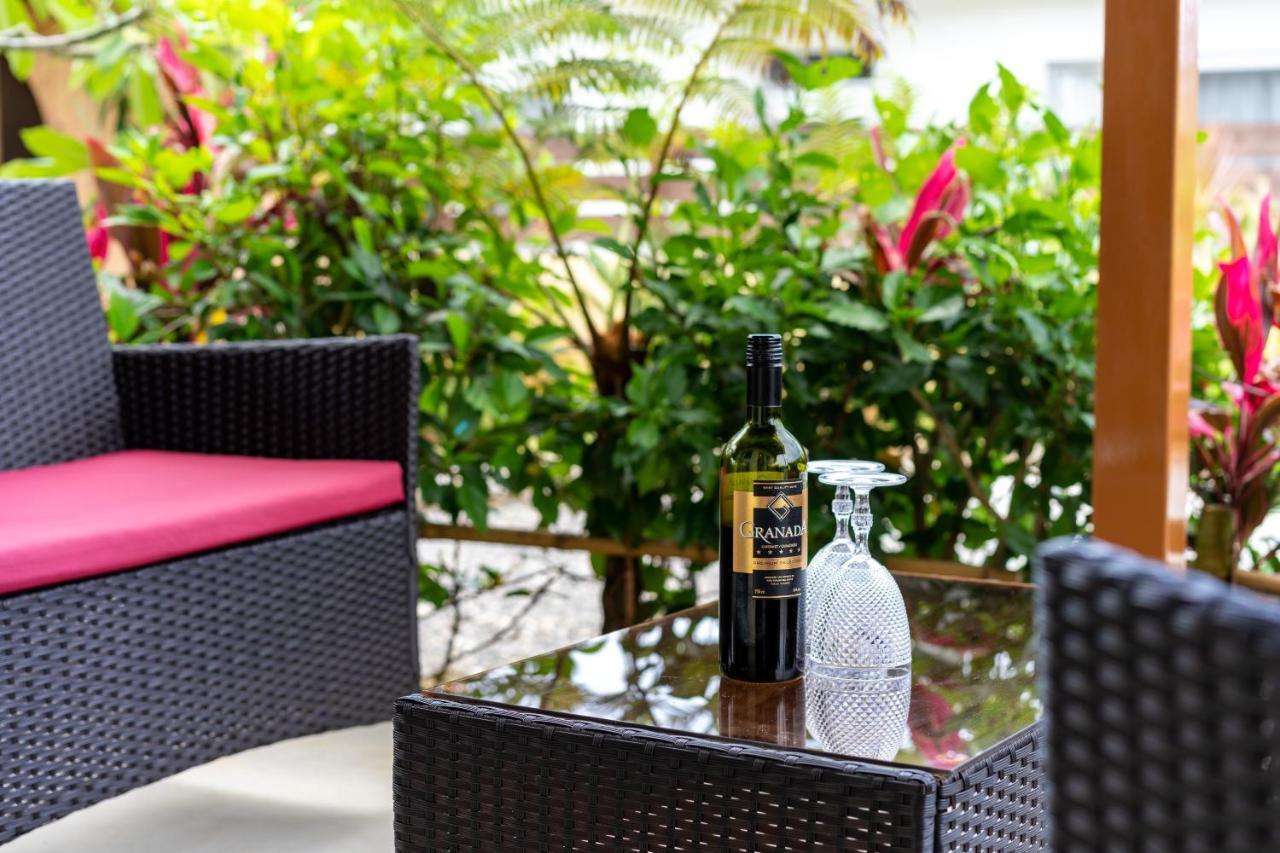 Island Breeze Appartement Onna Buitenkant foto