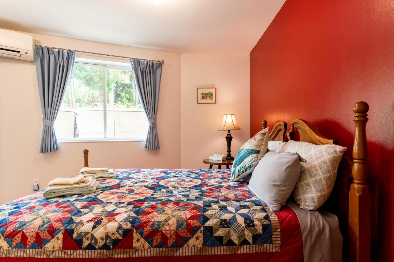 Island Breeze Appartement Onna Buitenkant foto