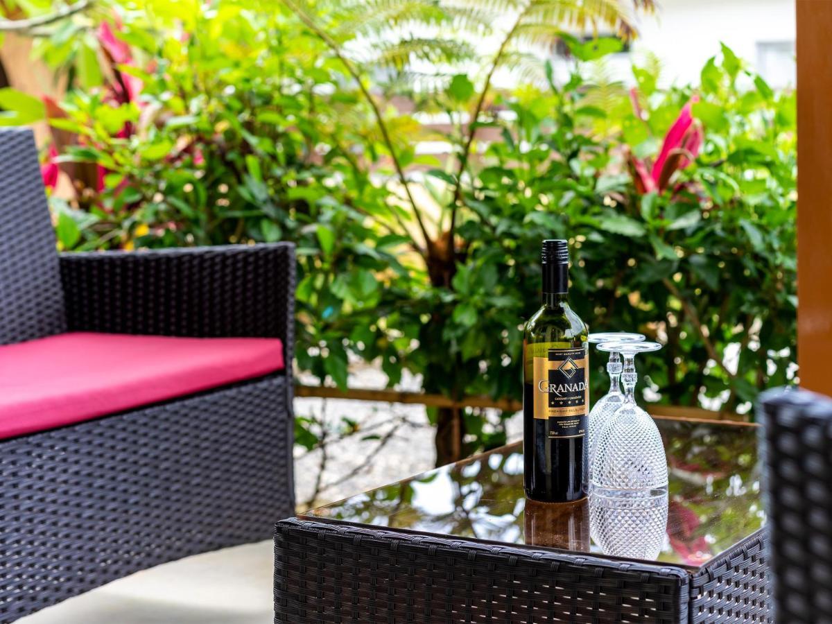 Island Breeze Appartement Onna Buitenkant foto